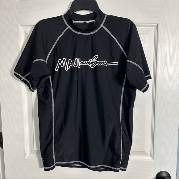 Maui & Sons 50+ UV protective short sleeve black shirt/rash guard, size Large - Picture 1 of 9